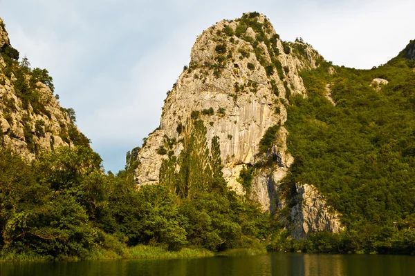 Kanion rzeki górskie w pobliżu Splitu, Chorwacja — Zdjęcie stockowe