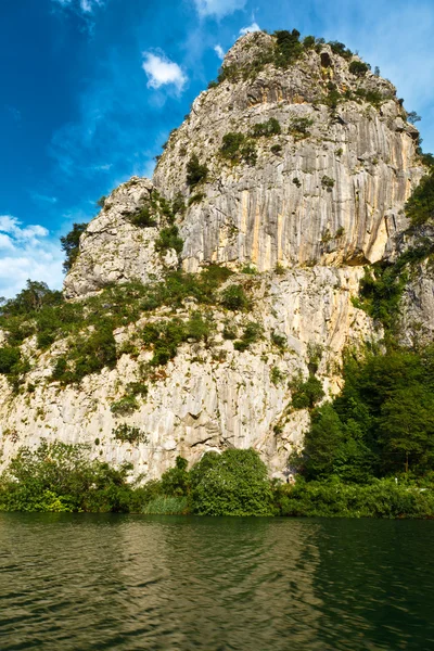 Canyon berg floden nära split, Kroatien — Stockfoto