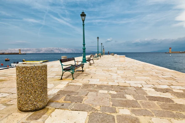 クロアチアの地中海の町セニで桟橋 — ストック写真