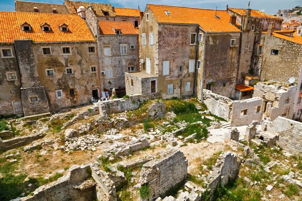 Huizen ruïnes in dubrovnik, Kroatië — Stockfoto