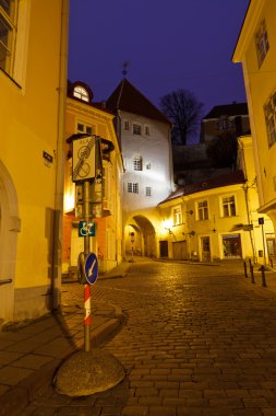 gece sokak eski kasaba tallinn, Estonya