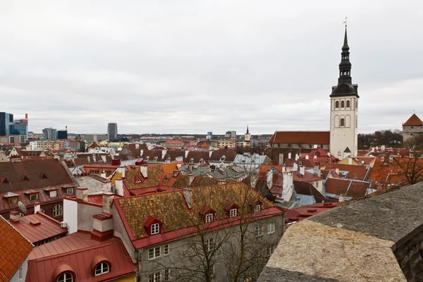 Panoramiczny widok na stare miasto w Tallinnie z Estonii — Zdjęcie stockowe