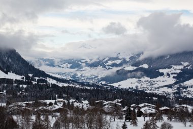 Yukarıdaki megeve, Fransız alps dağ köyünün görüntüleyin.