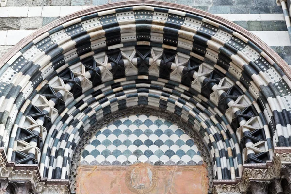 Arch, saint lawrence (lorenzo) székesegyház-Genova, Olaszország — Stock Fotó