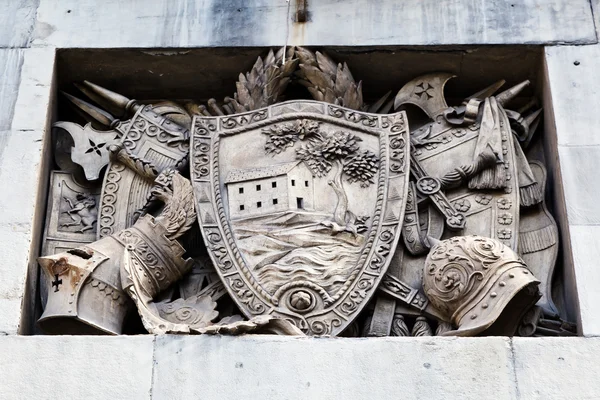 Shield, Helmets and Sword Marble Relief in Genoa, Italy — Stock Photo, Image