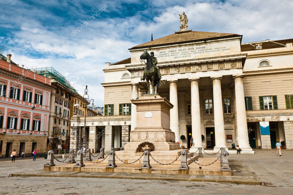 Garibaldi Statue and Opera Theater in Genoa, Italy — Stock Photo