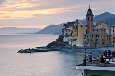 dramatik sunset Beach Camogli, İtalya