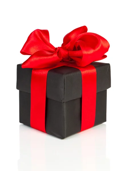 Zwarte geschenkdoos met rood lint Stockfoto