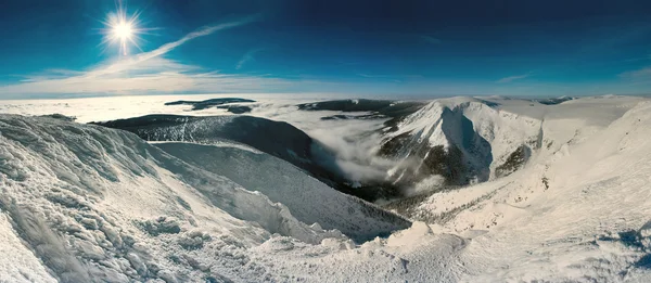 Montañas de invierno —  Fotos de Stock