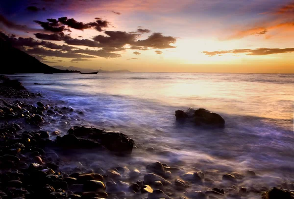岩质海岸日落 — 图库照片