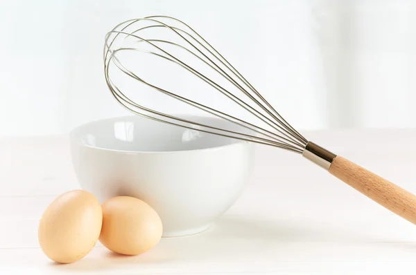 Whisk and eggs — Zdjęcie stockowe