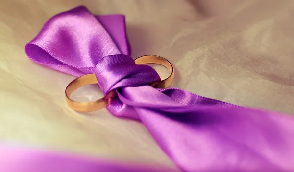 Connected wedding rings — Stock Photo, Image