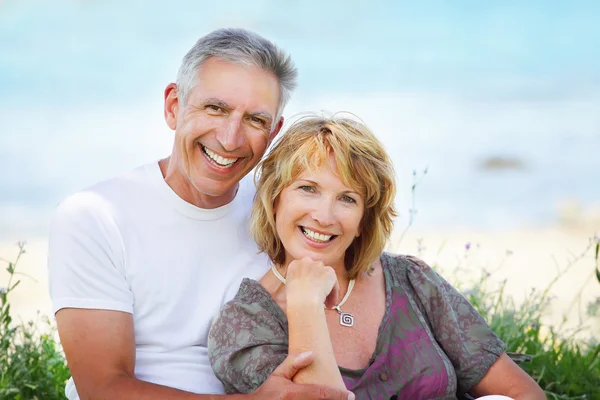 Pareja madura sonriendo —  Fotos de Stock