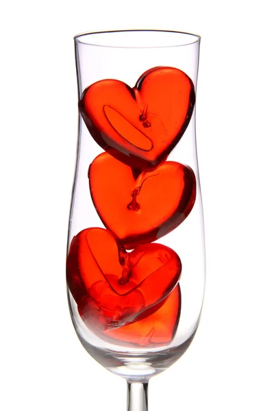 Corações de geleia vermelha em flauta de champanhe — Fotografia de Stock