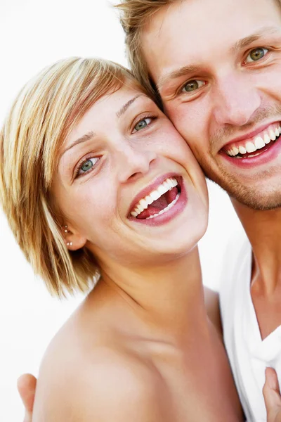 Jovem casal apaixonado — Fotografia de Stock