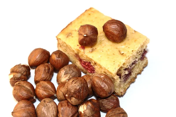 Ořechy a jahodový dort — Stock fotografie