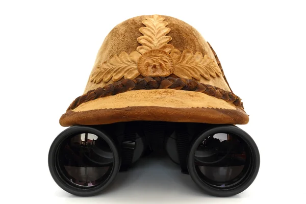 Chapéu de caça e binóculos — Fotografia de Stock