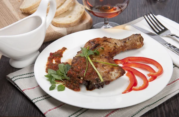 Tasty grilled chicken with pepper sauce — Stock Photo, Image