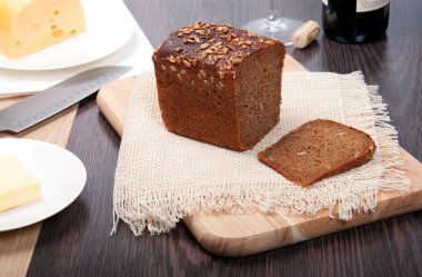 Brown bread on a linen cloth