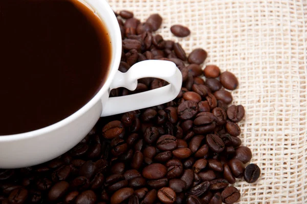 Black coffee with sugar and cinnamon — Stock Photo, Image
