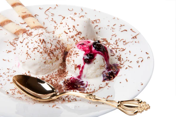 Consumptie-ijs met blackberry gam en chocolade — Stockfoto
