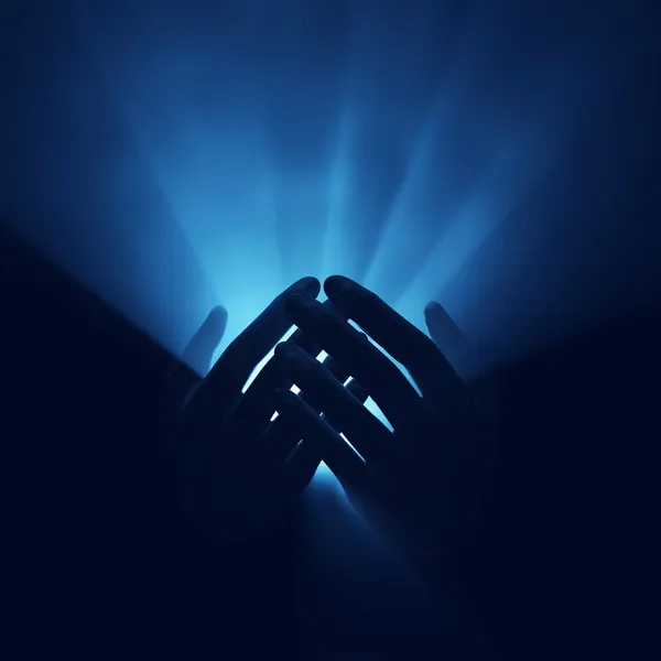Światło w rękach — Zdjęcie stockowe