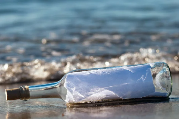 Message in a bottle in the surge — Stock Photo, Image