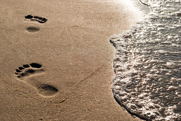 Footprints on the beach — Stock Photo, Image