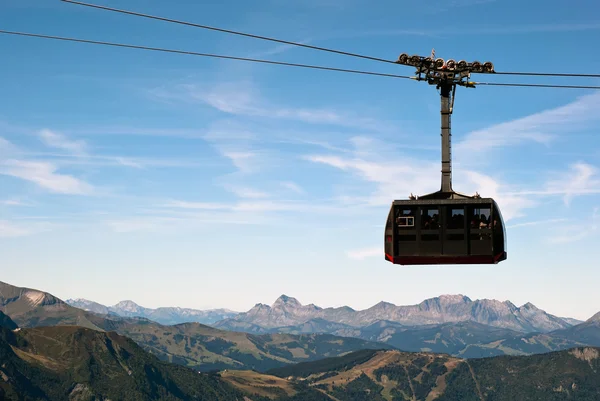 Kablo tren önce dağ manzarası — Stok fotoğraf