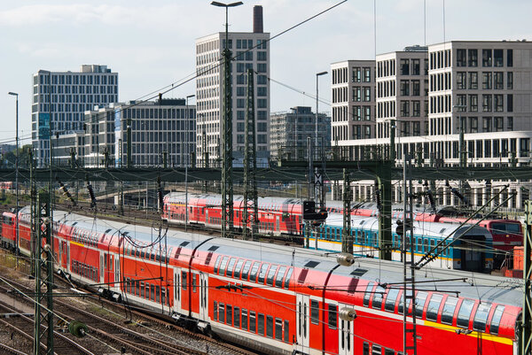 Поезда на железнодорожном вокзале
