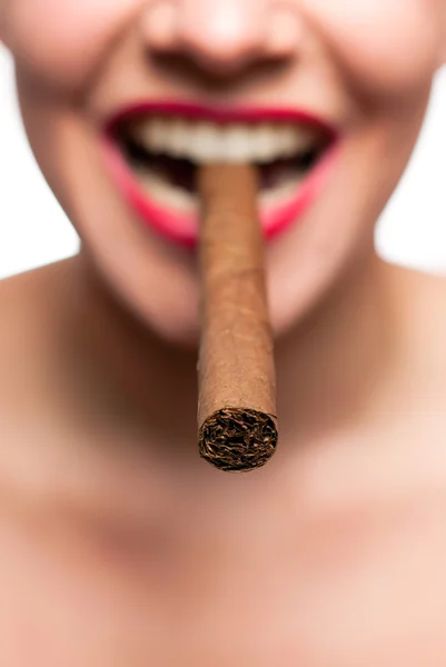 Bocca con labbra rosse e sigaro — Foto Stock