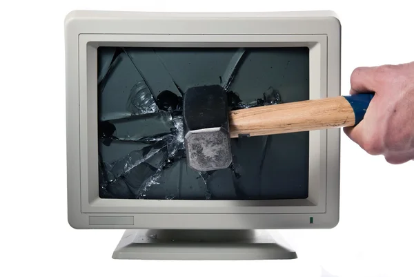 Monitor is gebroken met een hamer — Stockfoto