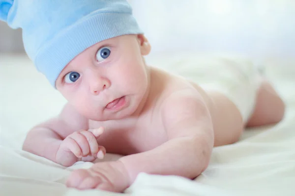Bebé con una expresión divertida en su cara —  Fotos de Stock