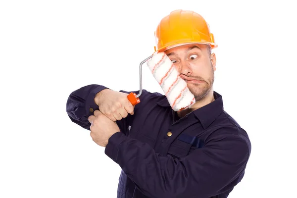 Grappige portret van een bouwer op een witte achtergrond — Stockfoto