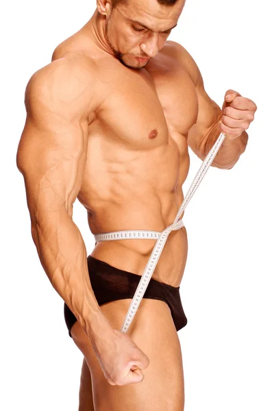 正在测量肌肉和晒黑的男性身体部位 — 图库照片