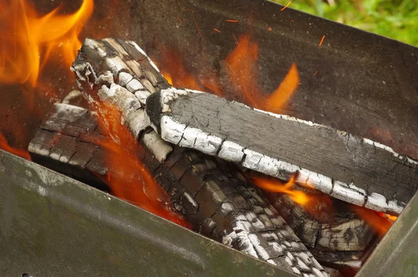 Wood burning in a barbeque grill — Stock Photo, Image