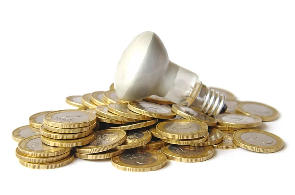 Fotos a color de monedas y una lámpara eléctrica sobre fondo blanco — Foto de Stock