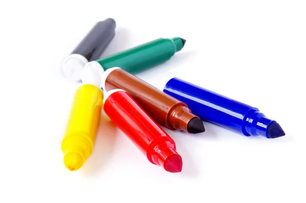 Bolígrafos multicolores de punta blanda aislados sobre fondo blanco — Foto de Stock