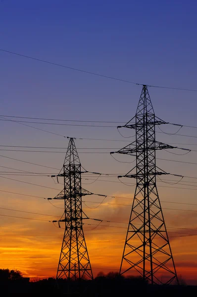 Electricitate Pylon deasupra cer apus de soare portocaliu — Fotografie, imagine de stoc