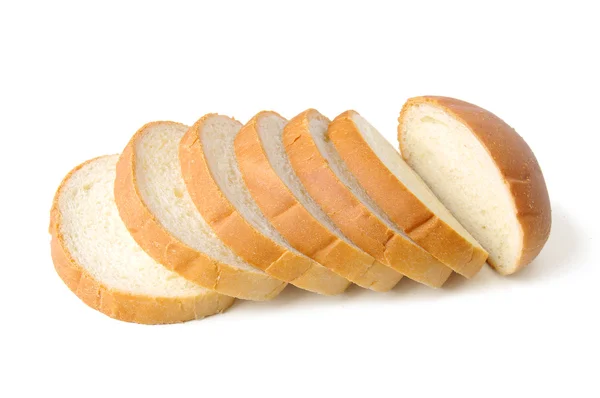Řez bochník chleba izolovaných na bílém — Stock fotografie