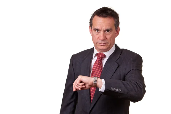 Obchodní muž v obleku v době při pohledu na hodinky — Stock fotografie
