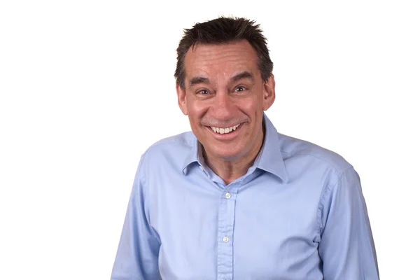 Człowiek w niebieską koszulę, śmiejąc się z głupi uśmiech — Zdjęcie stockowe