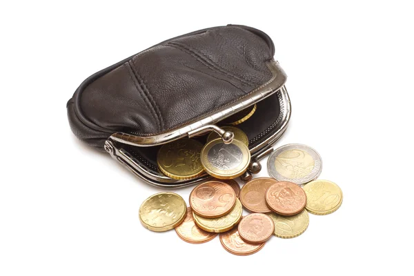 Черный кожаный кошелек и несколько монет евро на белом фоне Лицензионные Стоковые Изображения