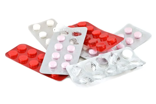 Różne tabletki w blistrach, na białym tle — Zdjęcie stockowe