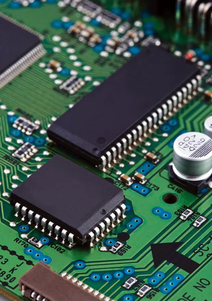 Microchips en placa de circuito —  Fotos de Stock