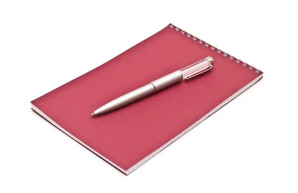 Quaderno con penna argento, isolato su bianco — Foto Stock