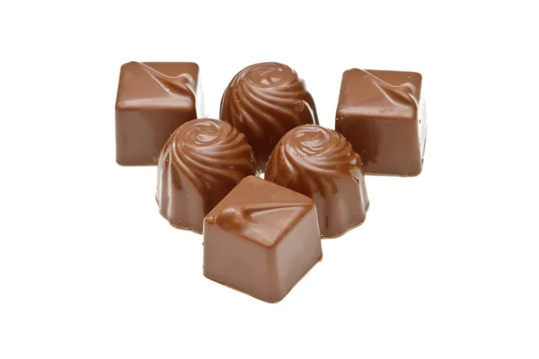 白色背景的巧克力李子 — 图库照片