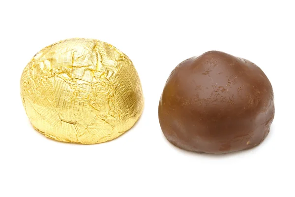 Pralinas de chocolate no fundo branco Imagens De Bancos De Imagens