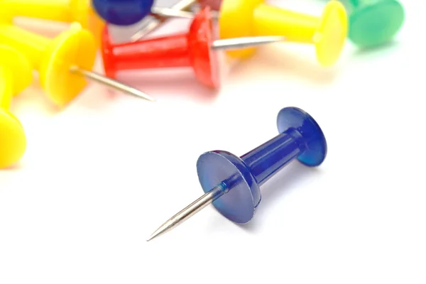 Kleurrijke office push pins — Stockfoto
