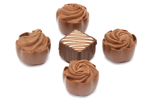 Praline di cioccolato su sfondo bianco — Foto Stock